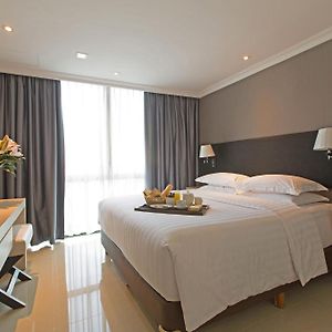 Deluxe Suite met Twee Slaapkamers en een Queen Size Bed